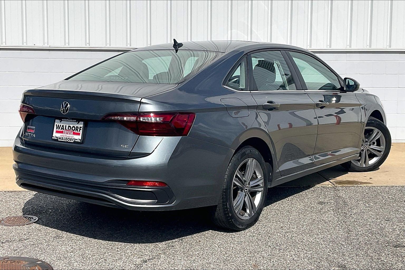Used 2024 Volkswagen Jetta SE FWD image 17