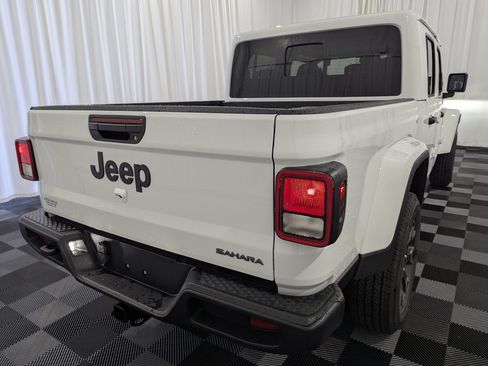 Used 2026 Jeep Gladiator Sport AWD/4WD image 7