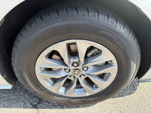 Used 2021 Toyota Sienna LE image 11