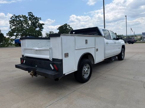 Used 2018 Chevrolet Silverado 2500 LT AWD/4WD image 9