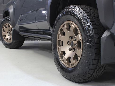 Used 2025 Toyota 4Runner Trailhunter image 28