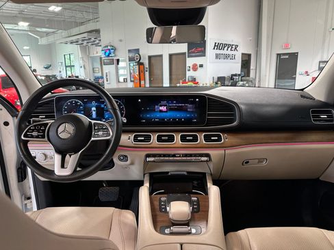 Used 2021 Mercedes-Benz GLS 450 4MATIC image 15
