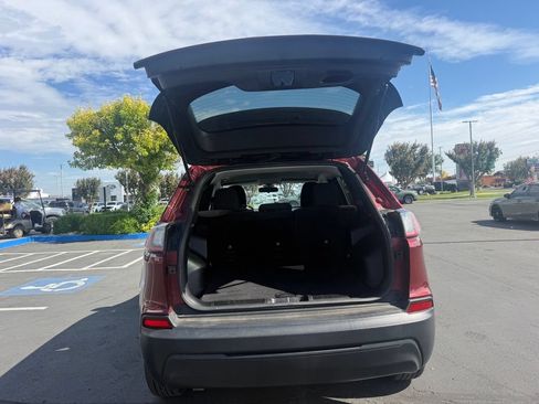 Used 2020 Jeep Cherokee Latitude AWD/4WD image 17