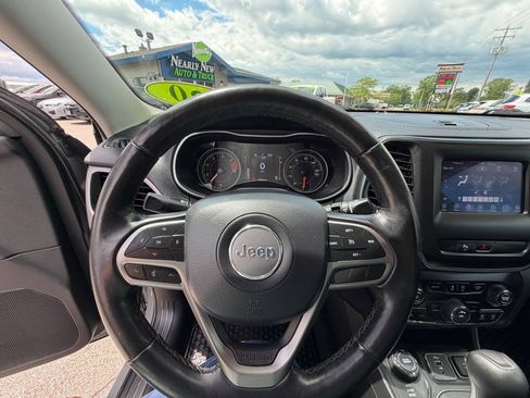 Used 2020 Jeep Cherokee Latitude Plus w/ Cold Weather Group AWD/4WD image 16