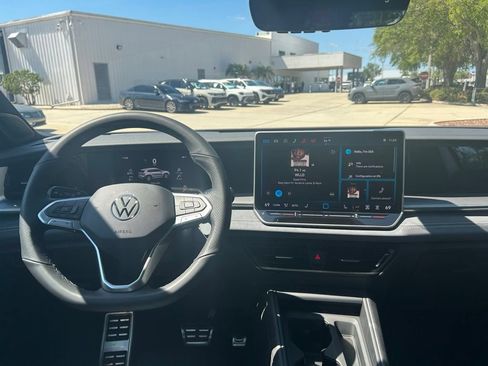 New 2026 Volkswagen Tiguan SE R-Line FWD image 53