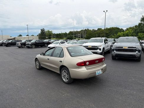 Used 2004 Chevrolet Cavalier Sedan w/ Preferred Equipment Group FWD image 5