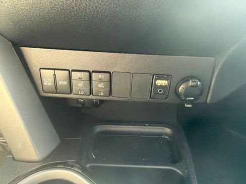 Used 2018 Toyota RAV4 Limited AWD/4WD image 32
