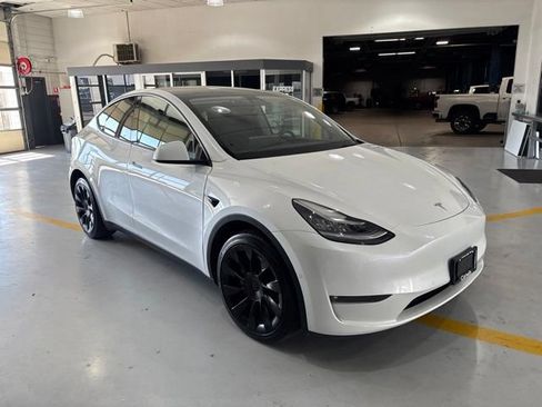 Used 2021 Tesla Model Y Long Range AWD/4WD image 3