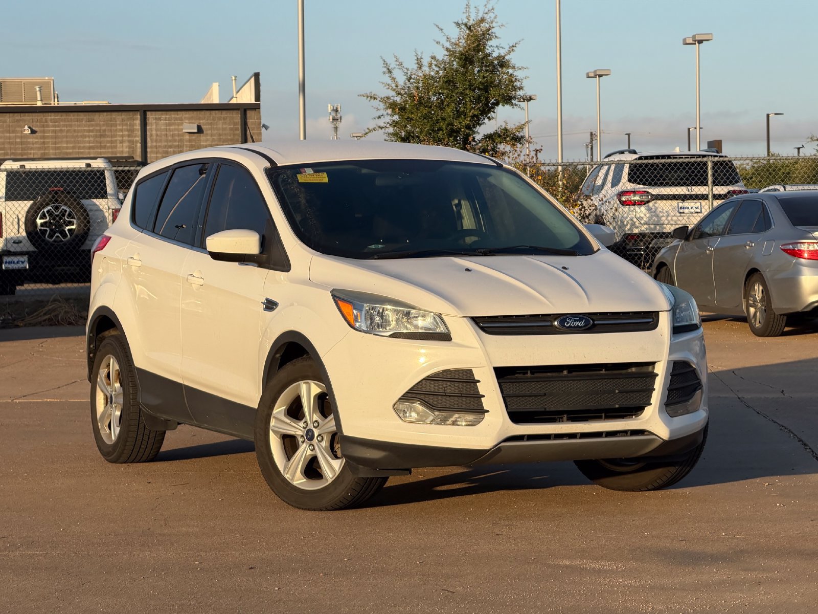 Used 2014 Ford Escape SE FWD image 2
