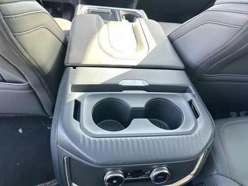 New 2025 Ford Expedition Active image 29