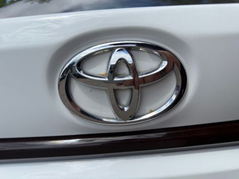 Used 2024 Toyota Corolla LE w/ LE Convenience Package FWD image 22
