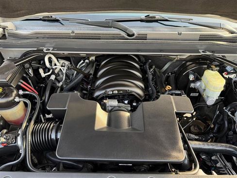 Used 2019 Chevrolet Suburban LT image 36