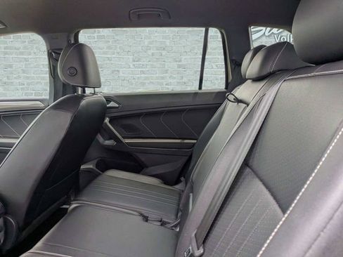 Certified 2022 Volkswagen Tiguan SE R-Line FWD image 15