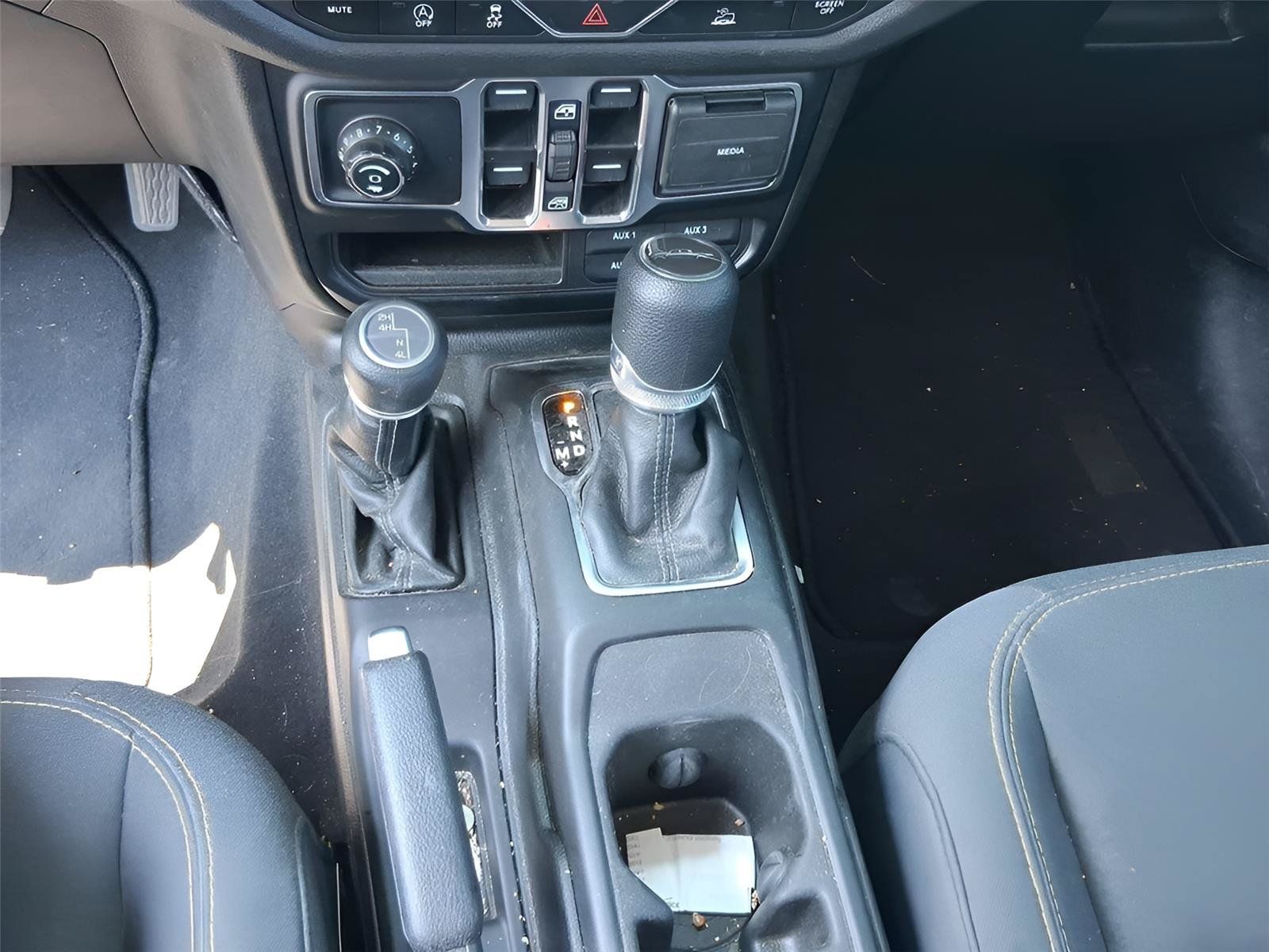 Used 2025 Jeep Gladiator Sport AWD/4WD image 21