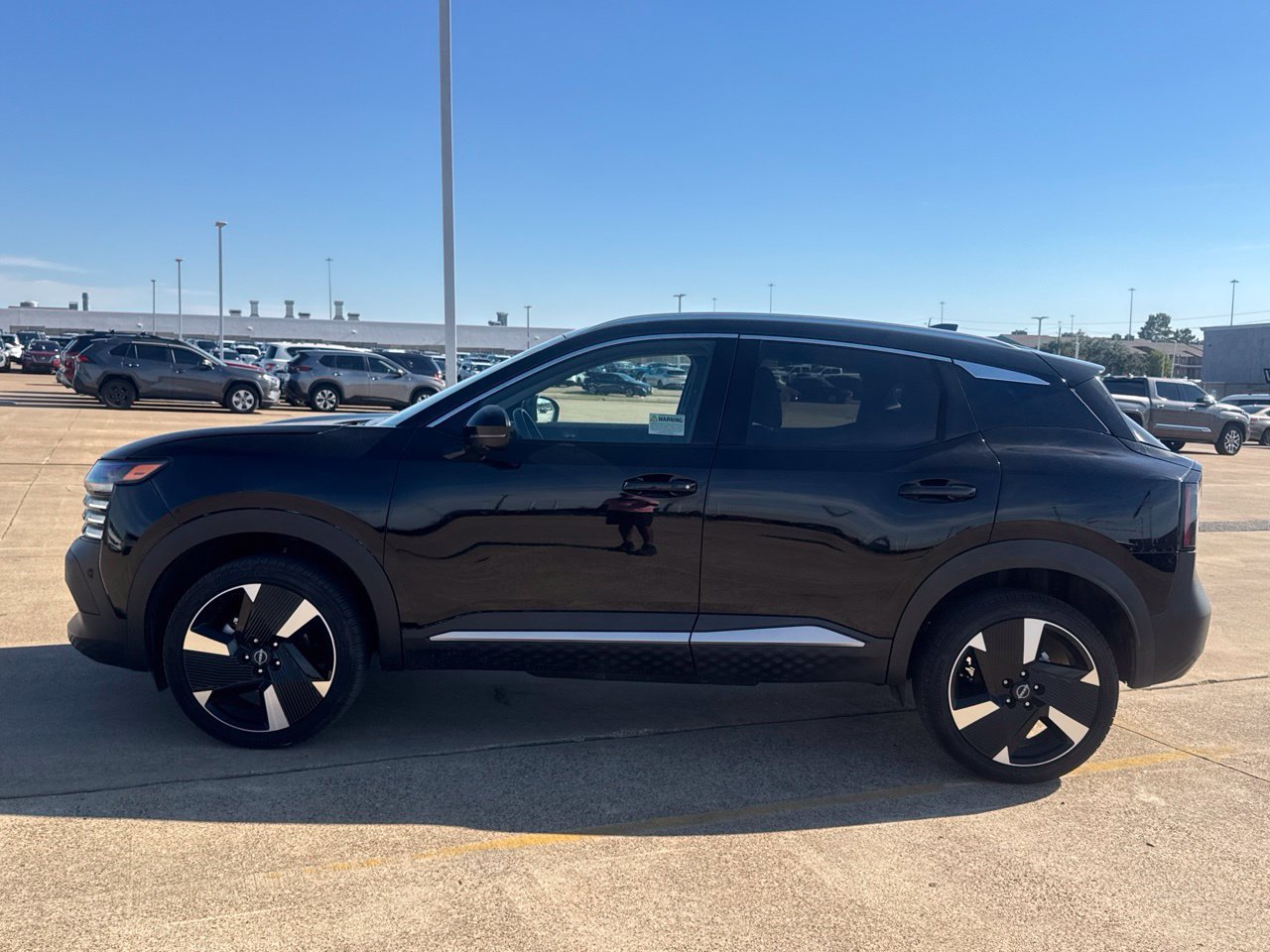 Certified 2026 Nissan Kicks SR FWD image 14