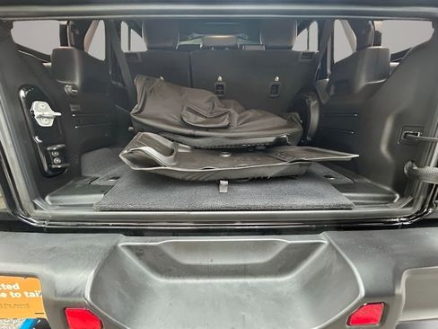 Used 2022 Jeep Wrangler Unlimited Sahara w/ Cold Weather Group image 33