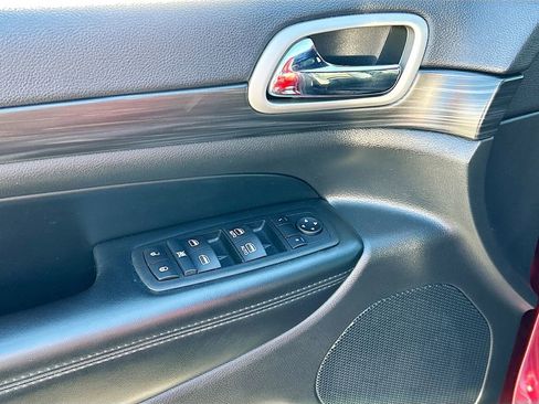 Used 2021 Jeep Grand Cherokee Laredo X AWD/4WD image 18