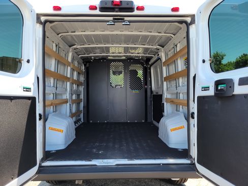 Used 2025 RAM ProMaster 2500 w/ U-Haul Equipment Group FWD image 17