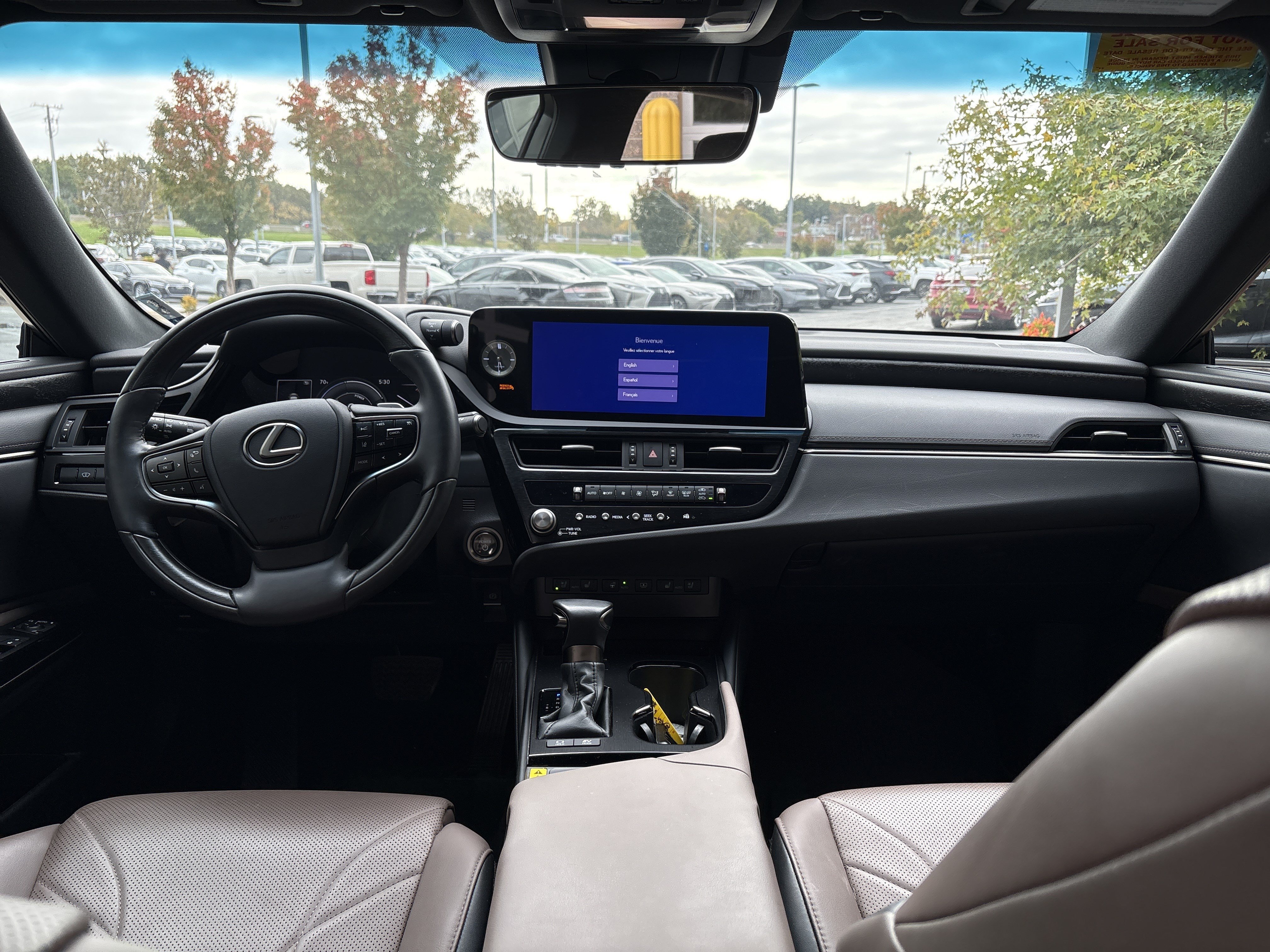 Used 2023 Lexus ES 300h w/ Protection Package (P2) FWD image 29