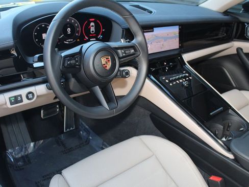 Certified 2025 Porsche Panamera 4 image 4