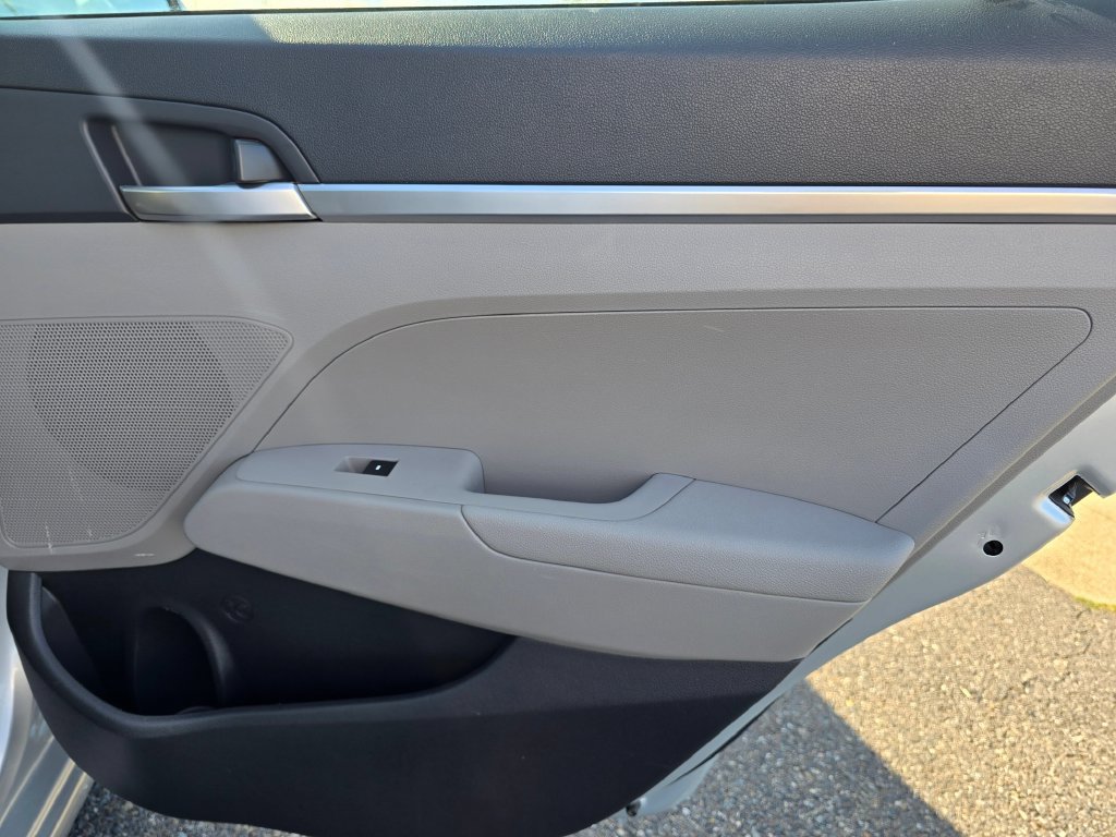 Used 2019 Hyundai Elantra SE FWD image 20