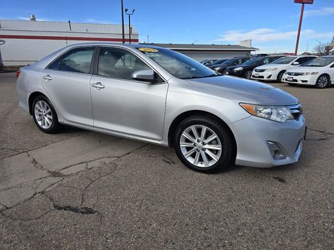 Used 2014 Toyota Camry XLE image 2