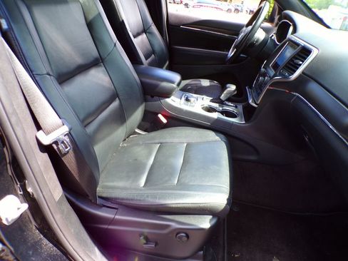 Used 2018 Jeep Grand Cherokee Limited AWD/4WD image 6