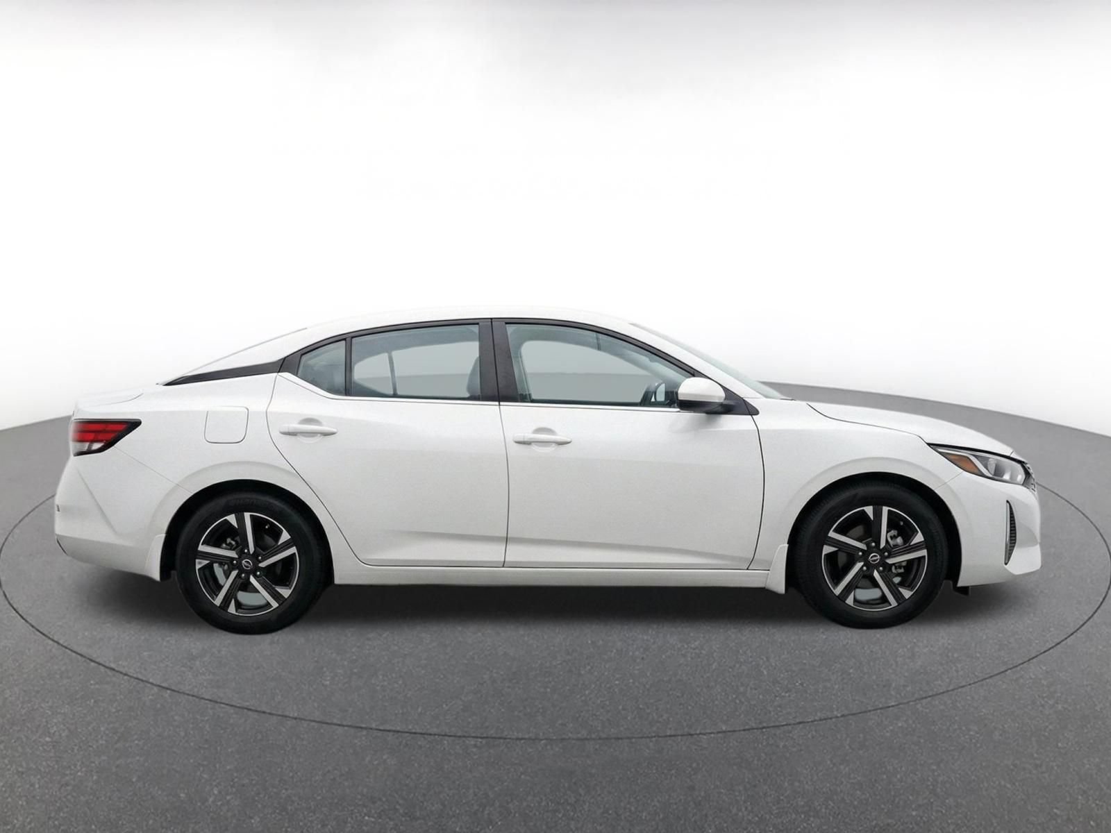 Used 2025 Nissan Sentra SV FWD image 9