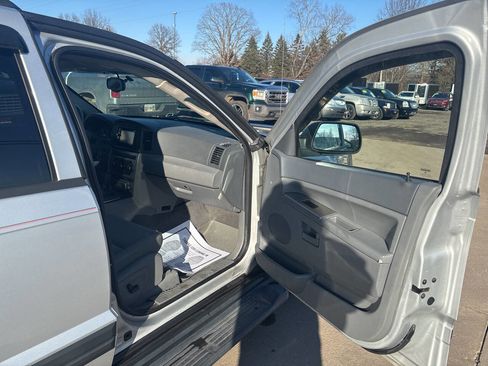 Used 2005 Jeep Grand Cherokee Laredo image 17