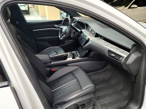 Used 2023 Audi e-tron Premium w/ Convenience Plus Package image 4