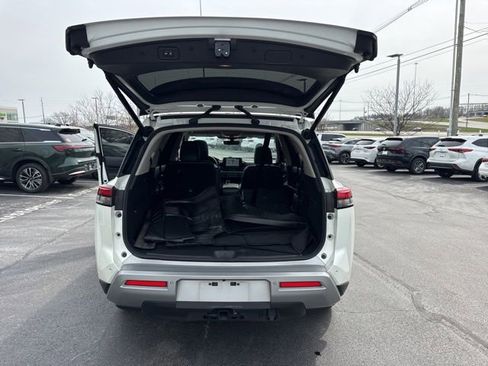 Used 2023 Nissan Pathfinder SL w/ SL Premium Package image 16