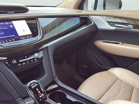 Used 2022 Cadillac XT6 Premium Luxury w/ Platinum Package image 18