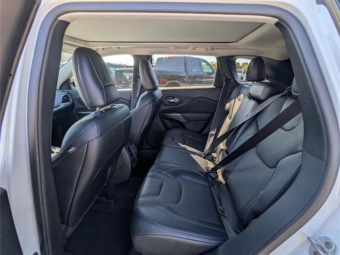 Used 2022 Jeep Cherokee Limited image 12