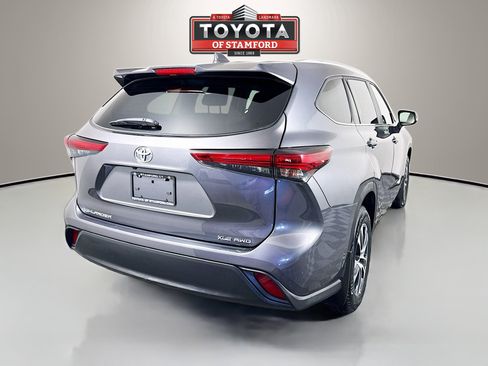 Used 2023 Toyota Highlander XLE AWD/4WD image 7