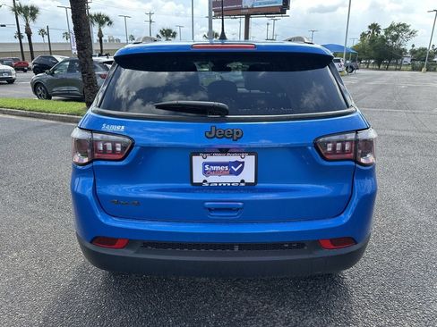 Used 2025 Jeep Compass Latitude w/ Altitude Special Edition image 5