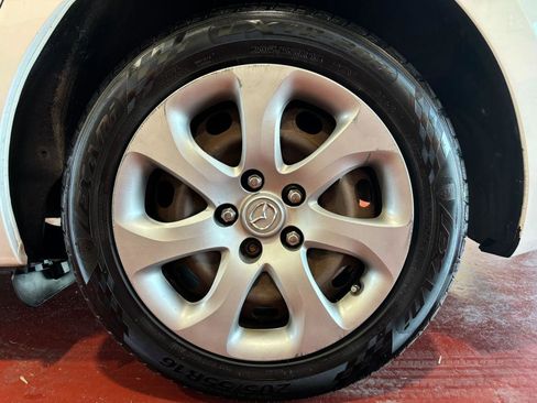 Used 2013 MAZDA MAZDA3 i Sport image 32