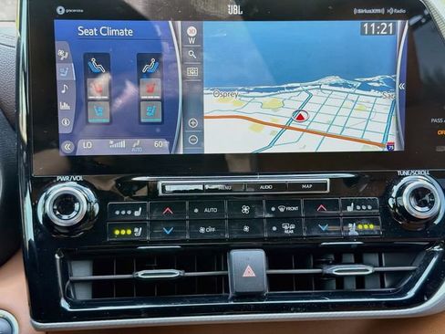 Used 2020 Toyota Highlander Platinum FWD image 36