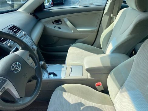 Used 2011 Toyota Camry LE FWD image 11
