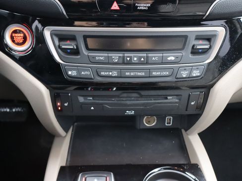 Used 2019 Honda Pilot Touring image 28
