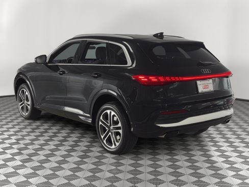 Used 2025 Audi Q5 Premium w/ Convenience Package AWD/4WD image 3