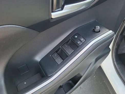 Used 2021 Toyota Highlander XLE FWD image 24