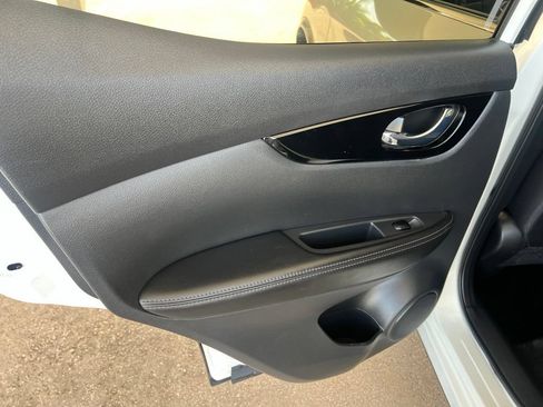Used 2022 Nissan Rogue Sport SV AWD/4WD image 10