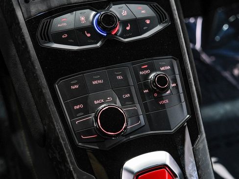 Used 2018 Lamborghini Huracan Performante image 27