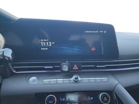 Used 2024 Hyundai Elantra SEL w/ Convenience Package FWD image 13