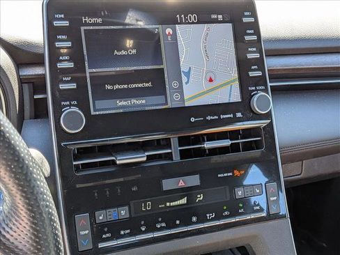 Used 2021 Toyota Avalon Limited image 5