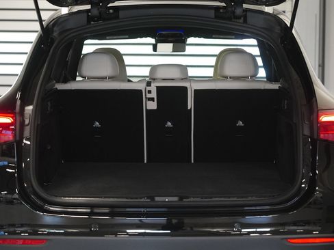 Used 2024 Mercedes-Benz GLC 300 4MATIC image 29