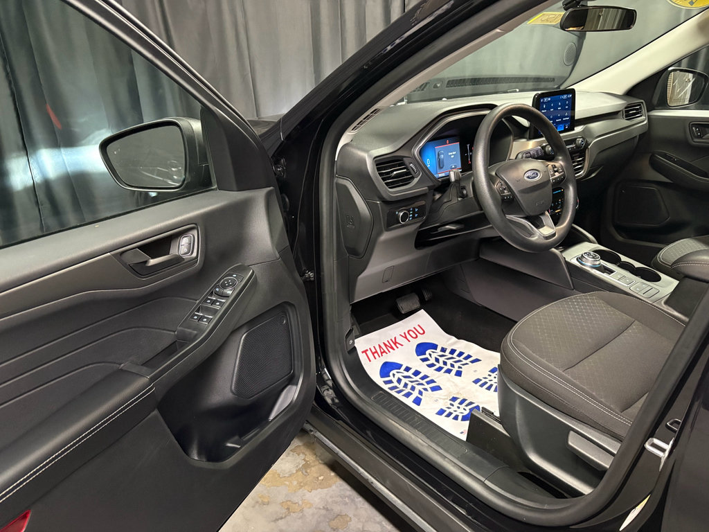 Used 2025 Ford Escape Active AWD/4WD image 21