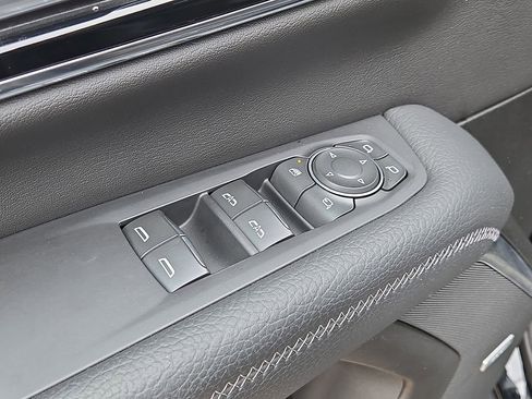 Used 2025 GMC Yukon Denali image 22