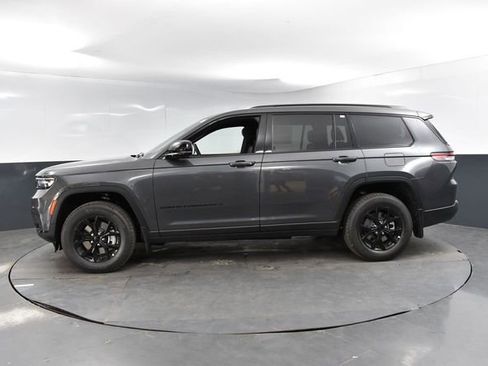 Used 2025 Jeep Grand Cherokee L Altitude image 6