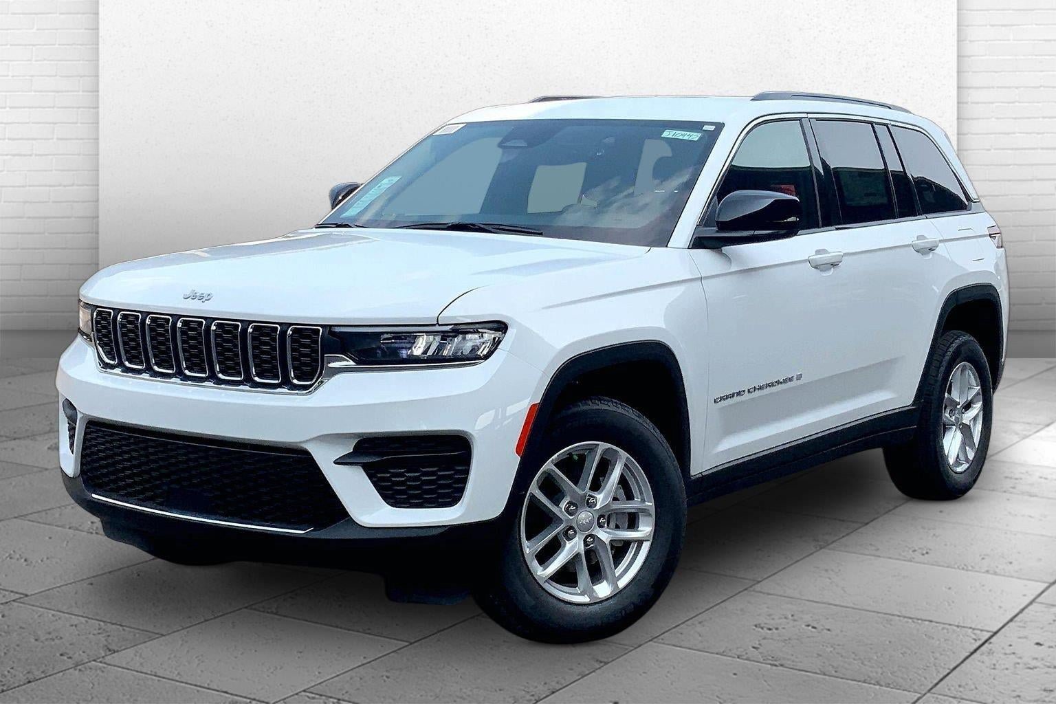 New 2026 Jeep Grand Cherokee Laredo AWD/4WD image 2